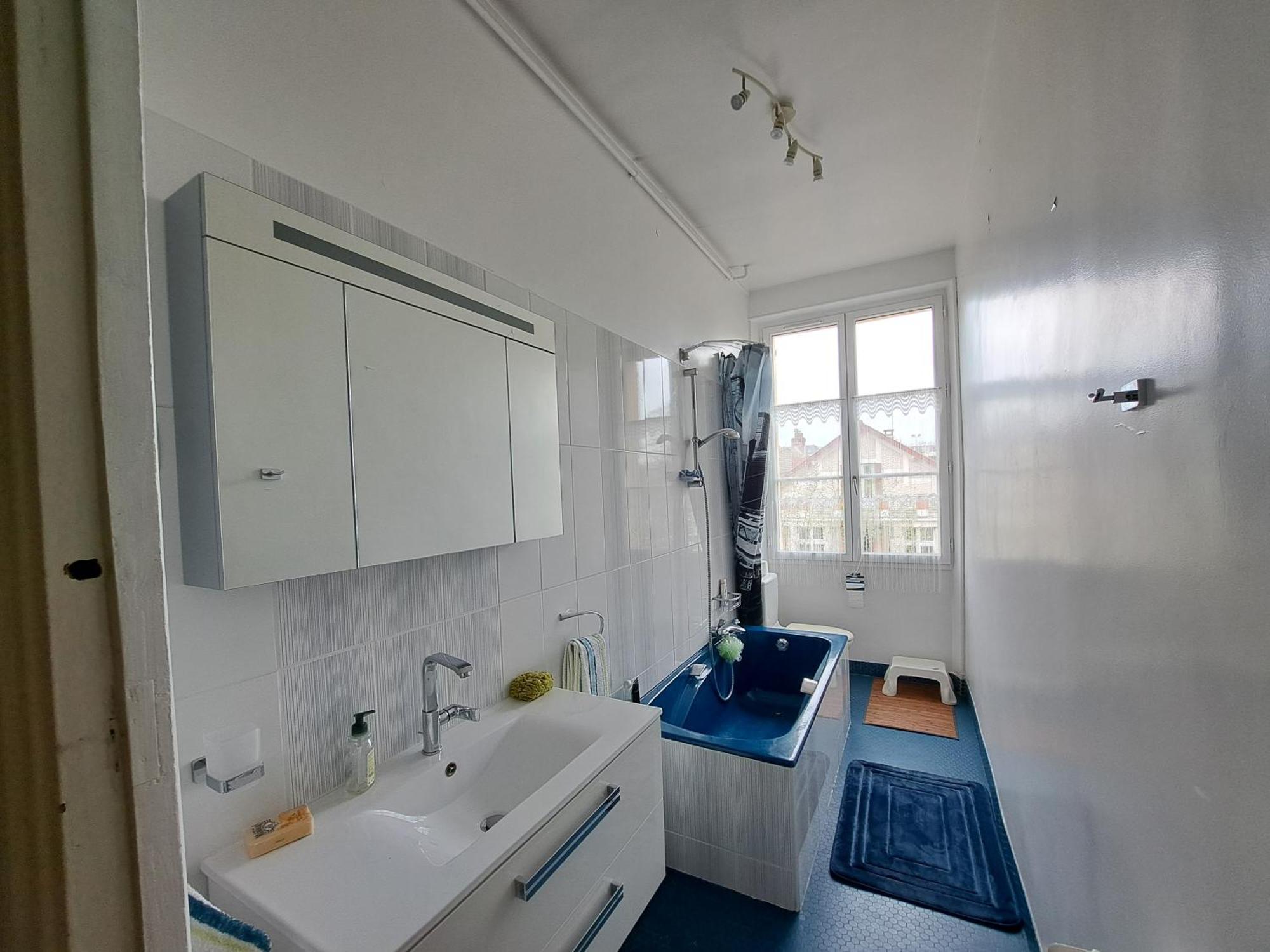 Les Chambres De Lucie-B&B - Petit Dej Inclus - Parking Prive - Proche Gare 베흑사이으 객실 사진