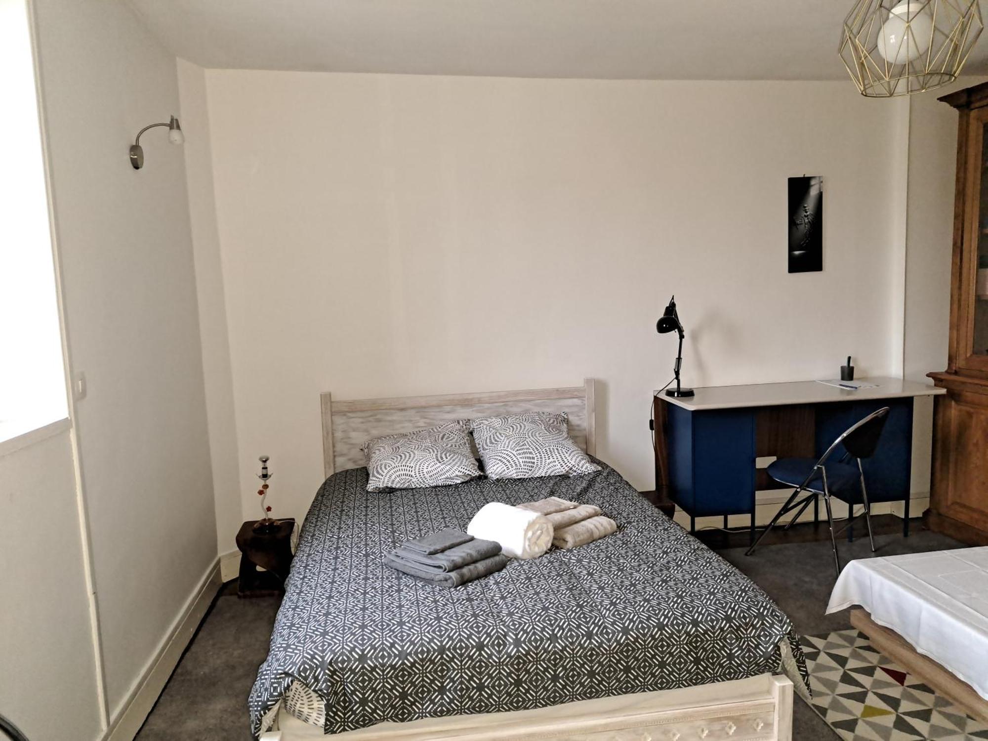 Les Chambres De Lucie-B&B - Petit Dej Inclus - Parking Prive - Proche Gare 베흑사이으 객실 사진